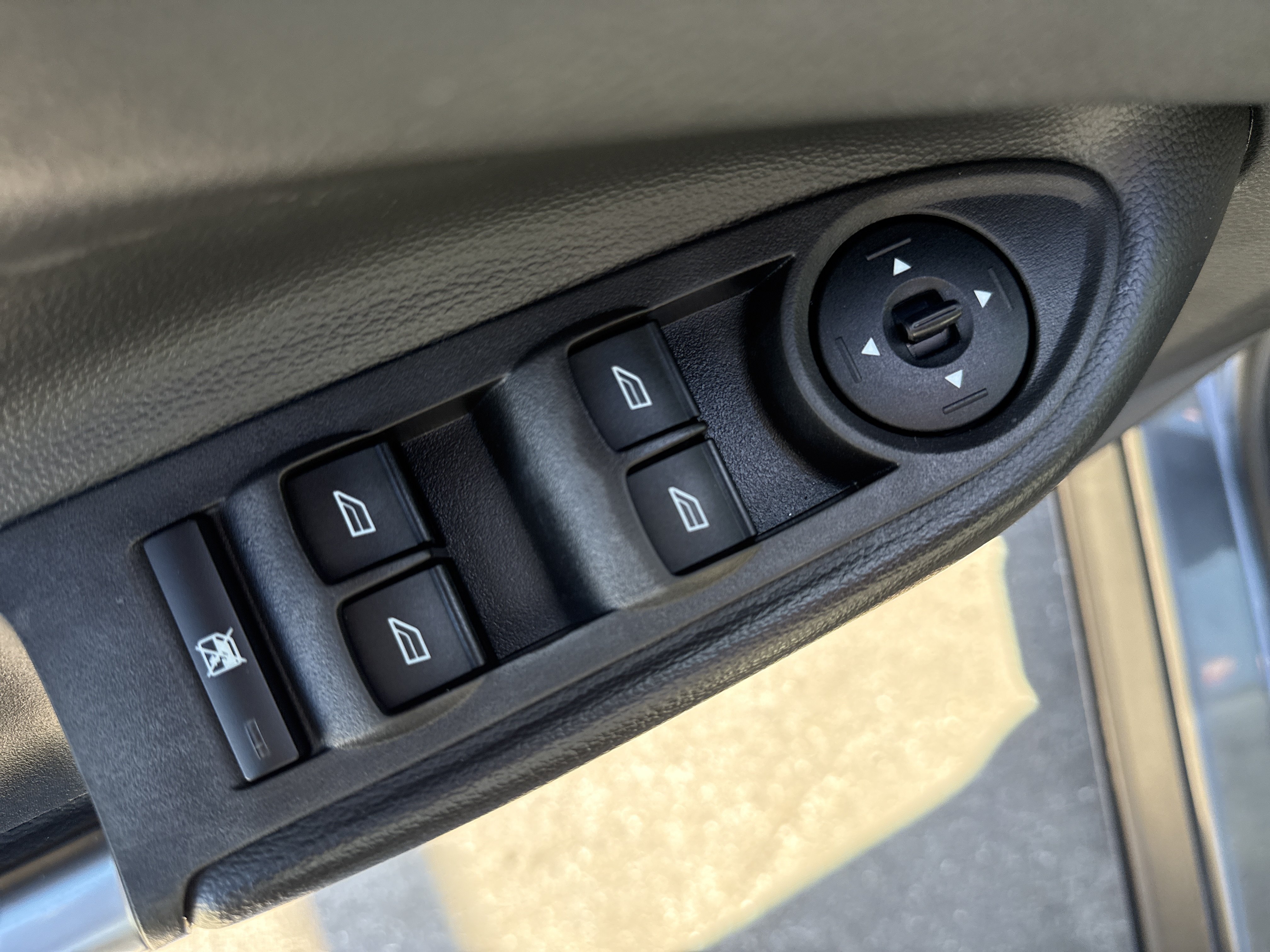 Used 2018 Ford Escape SE w/ Ford Safe & Smart Package AWD/4WD image 16