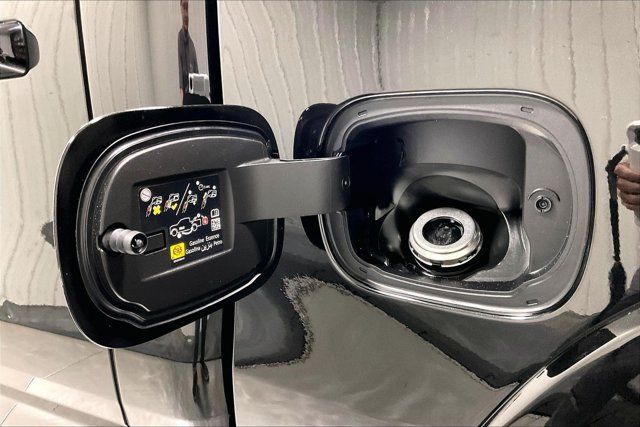 Used 2025 RAM 1500 Laramie AWD/4WD image 43