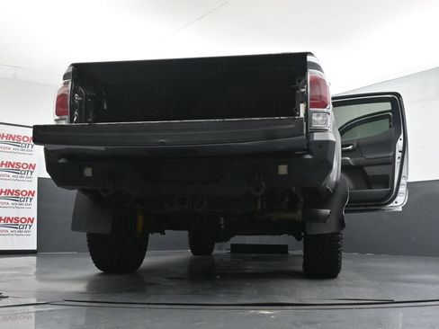 Used 2021 Toyota Tacoma TRD Off-Road AWD/4WD image 29