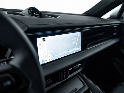 Certified 2025 Porsche Macan Electric image 18