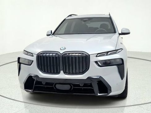 Used 2025 BMW X7 xDrive40i w/ Executive Package AWD/4WD image 3