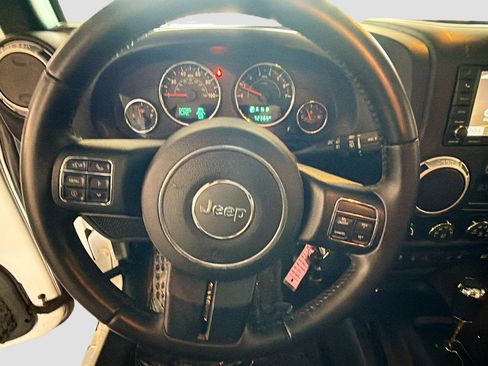 Used 2017 Jeep Wrangler Unlimited Sahara w/ Connectivity Group AWD/4WD image 16