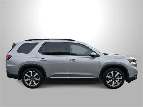 Used 2025 Honda Pilot Touring image 9
