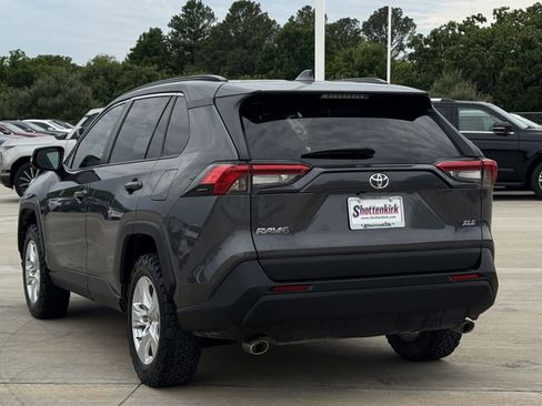 Used 2021 Toyota RAV4 XLE FWD image 4