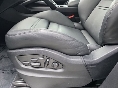 Certified 2025 Porsche Cayenne image 17