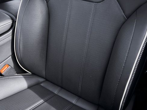 Used 2023 Bentley Bentayga Extended Wheelbase image 48