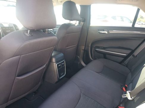 Used 2022 Chrysler 300 Touring image 16