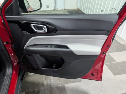 Used 2023 Jeep Compass Limited image 27