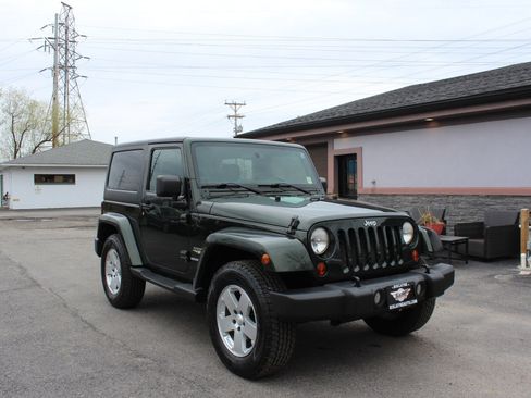 Used 2011 Jeep Wrangler Sahara w/ Connectivity Group AWD/4WD image 1