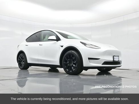 Used 2022 Tesla Model Y Long Range image 46