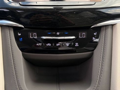 Used 2020 Cadillac XT6 Premium Luxury AWD/4WD image 15
