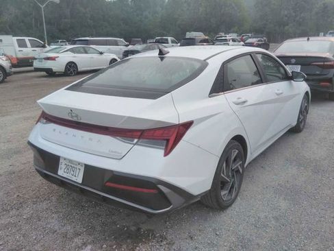 Used 2025 Hyundai Elantra Limited FWD image 4