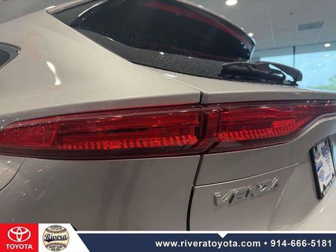 Certified 2024 Toyota Venza XLE AWD/4WD image 11