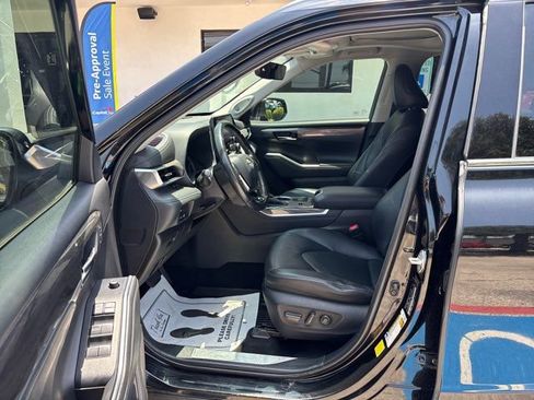 Used 2020 Toyota Highlander Limited FWD image 15