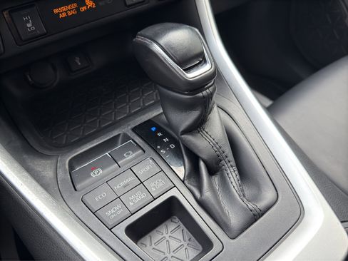 Used 2020 Toyota RAV4 XLE Premium image 14