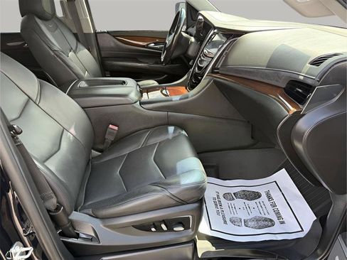 Used 2019 Cadillac Escalade ESV Luxury RWD image 33
