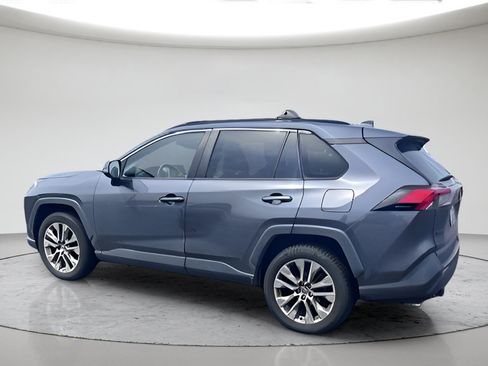 Used 2019 Toyota RAV4 XLE Premium w/ All Weather Liner Package AWD/4WD image 6