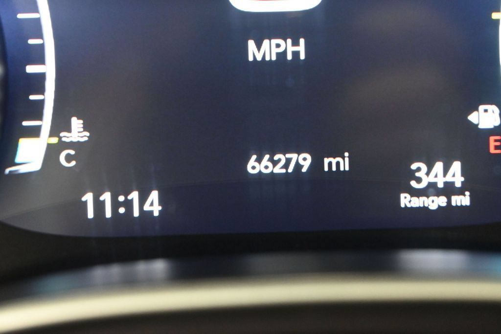 Used 2024 Chrysler Pacifica Touring-L FWD image 38