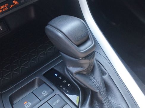 Used 2022 Toyota RAV4 XLE FWD image 11