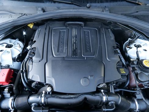 Used 2019 Jaguar F-PACE S image 52