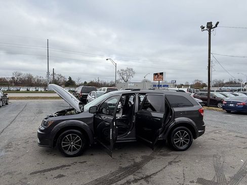 Used 2017 Dodge Journey SE w/ Flexible Seating Group image 20