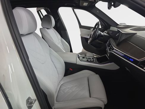 Certified 2024 BMW X5 xDrive40i w/ Premium Package image 9