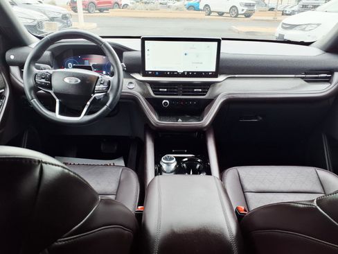Used 2025 Ford Explorer Platinum image 19
