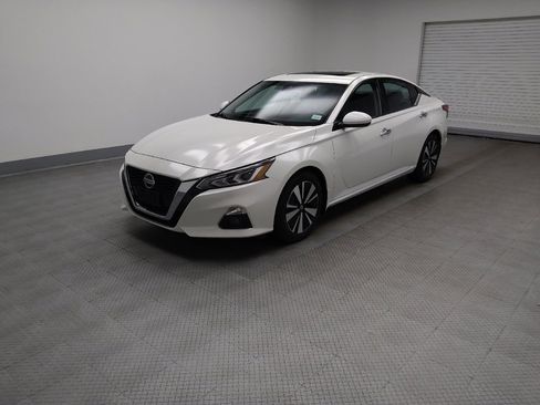 Used 2021 Nissan Altima 2.5 SL FWD image 2
