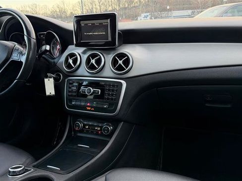 Used 2014 Mercedes-Benz CLA 250 image 36