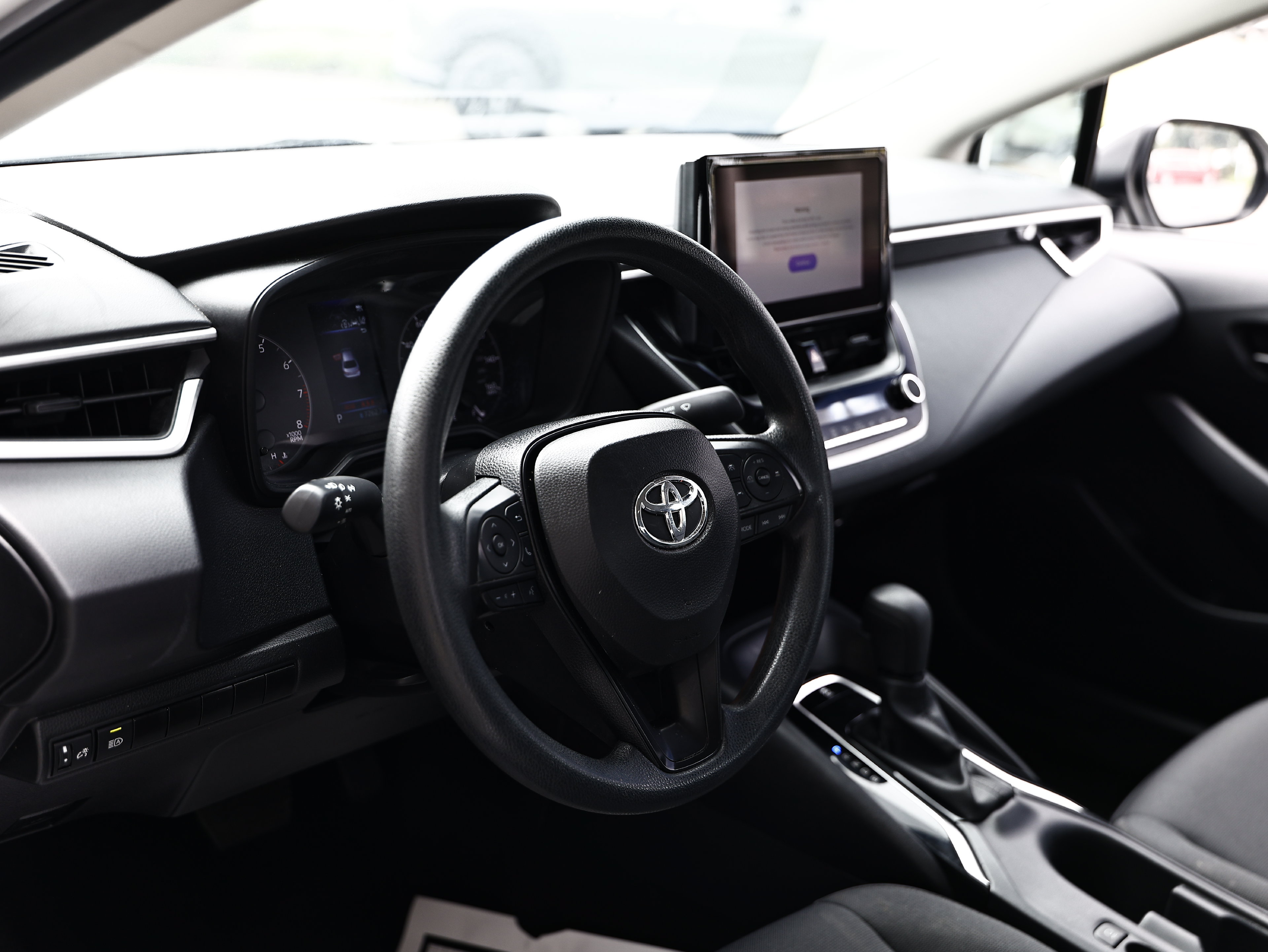 Used 2025 Toyota Corolla LE FWD image 18
