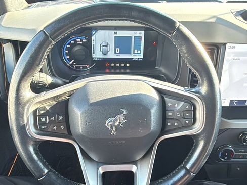 Used 2022 Ford Bronco Badlands image 13