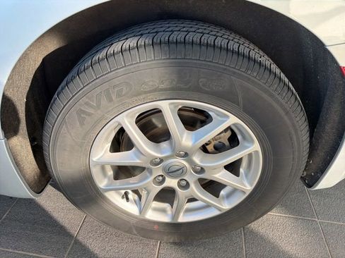 Used 2024 Chrysler Pacifica Touring-L image 6