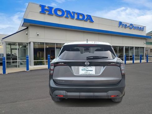 Used 2025 Nissan Kicks SV w/ Charging Package image 5