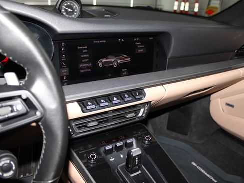 Used 2020 Porsche 911 Carrera S RWD image 24