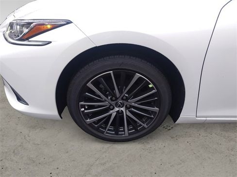 New 2025 Lexus ES 350 w/ Premium Package image 14