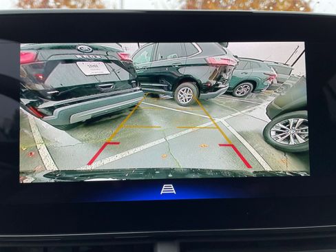 Used 2025 Chevrolet Trax LT w/ LT Convenience Package image 17