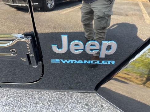Used 2025 Jeep Wrangler Unlimited Sahara w/ Safety Group AWD/4WD image 14