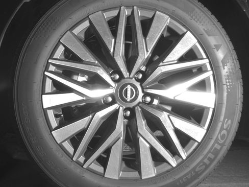 Used 2025 Nissan Altima 2.5 SV FWD image 12