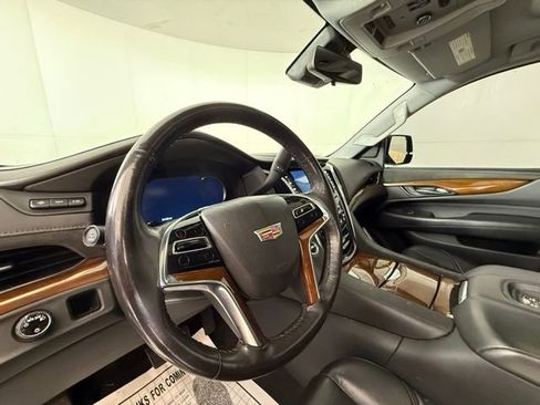 Used 2020 Cadillac Escalade Luxury image 7