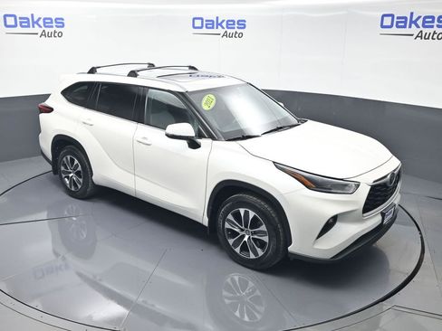 Used 2021 Toyota Highlander XLE AWD/4WD image 50