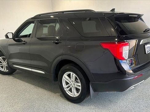 Used 2023 Ford Explorer XLT image 4