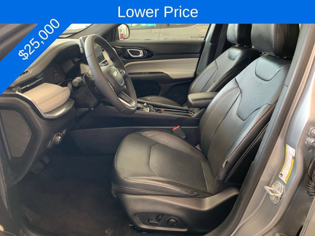 Used 2023 Jeep Compass Limited AWD/4WD image 3