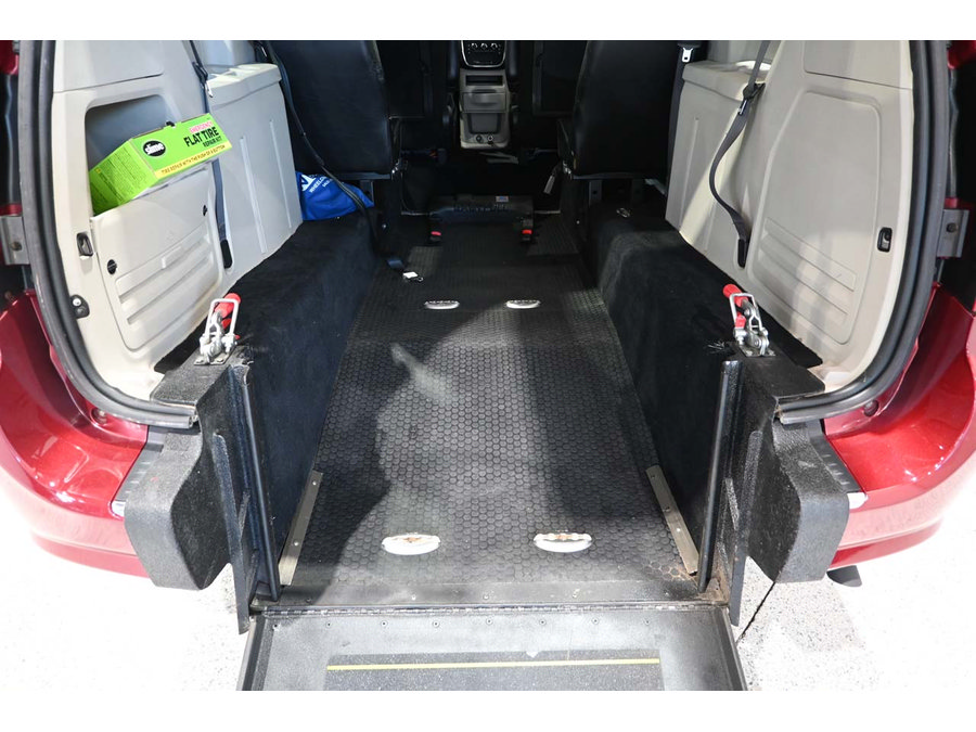 Used 2015 Dodge Grand Caravan American Value Package FWD image 19