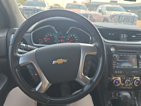Used 2017 Chevrolet Traverse LT FWD image 9