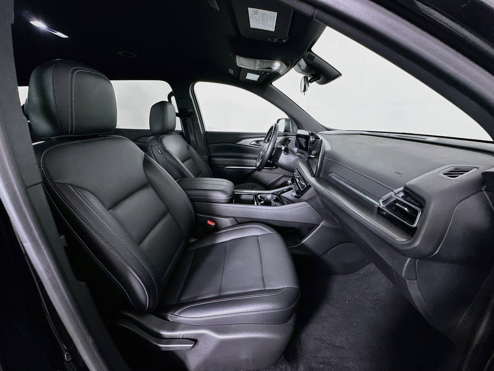 Used 2025 Chevrolet Traverse LT FWD image 33