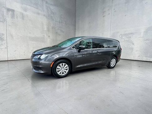 Used 2021 Chrysler Voyager L FWD image 1