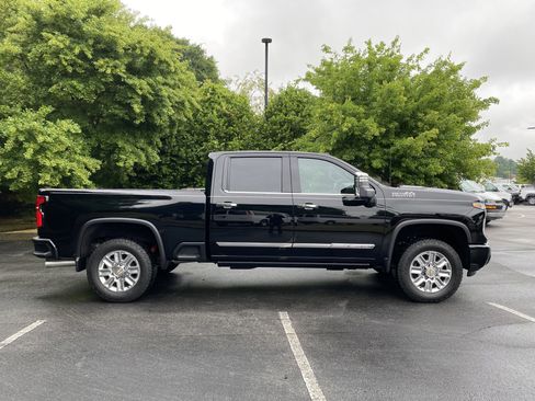 Used 2025 Chevrolet Silverado 2500 High Country w/ High Country Premium Package AWD/4WD image 10