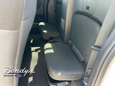 Used 2025 Nissan Frontier SV RWD image 11
