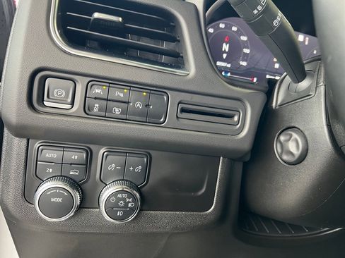 Used 2023 GMC Yukon XL SLT image 40