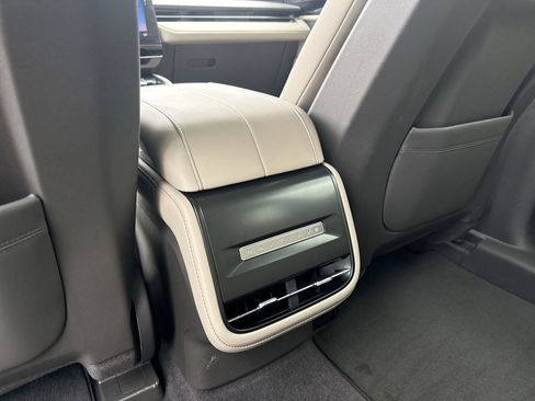 Used 2025 Lincoln Nautilus Premier AWD/4WD image 20